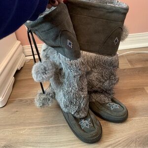 Manitobah Mukluks Grey Suede and Fur Boots
